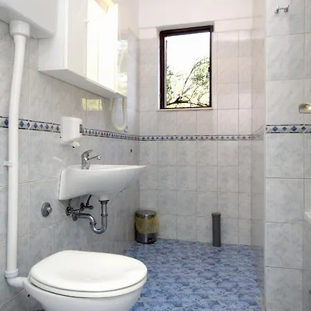 Molunat 3544a Lägenhet Gruda